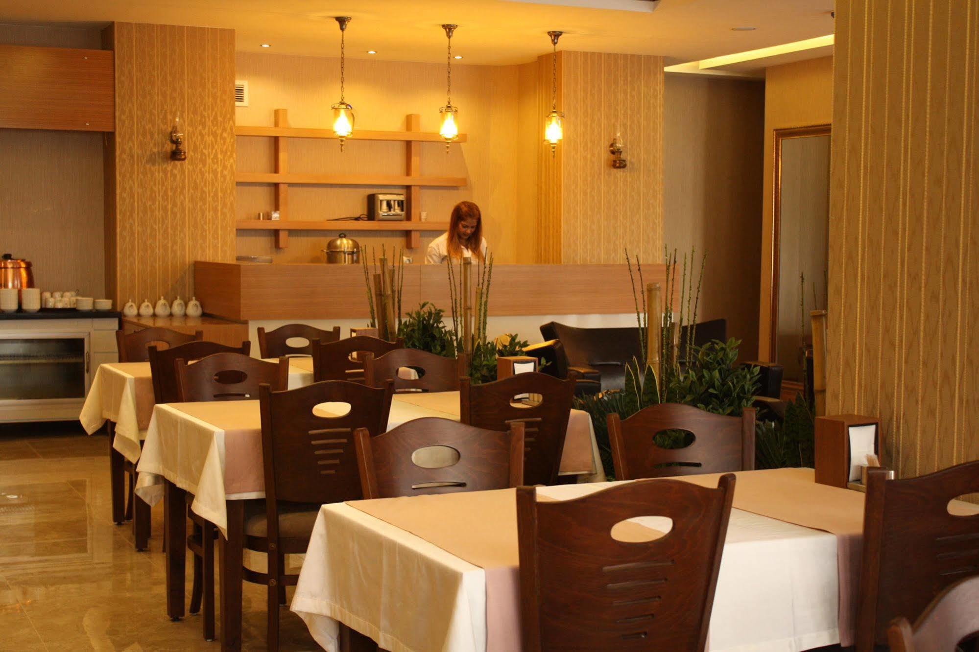 Adana Yukselhan Hotel Exterior foto